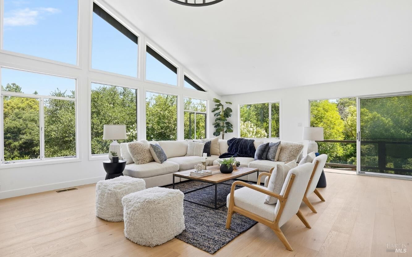 Property Photo:  53 Circle Road  CA 94903 