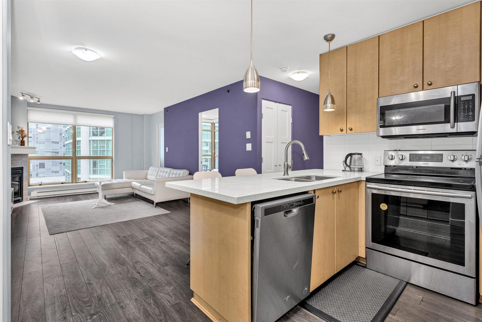 Property Photo:  819 Hamilton Street 1104  BC V6B 6M2 