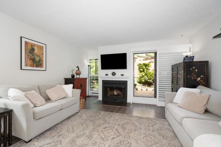 Property Photo: 230 W 14th Street 10 BC V7M 1P3