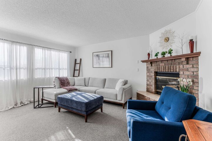 Property Photo: 11125 232nd Street 15 BC V2X 3R3