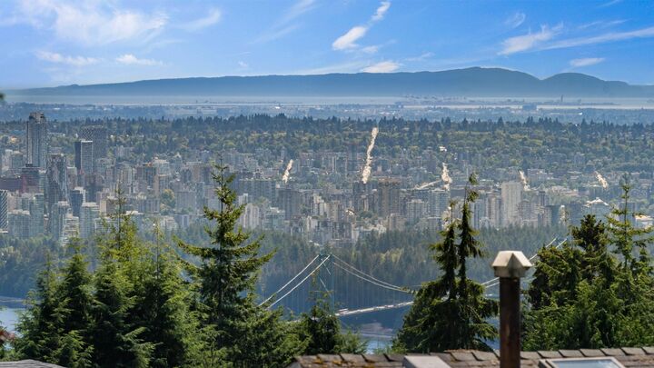 Property Photo:  865 Andover Crescent  BC V7S 1Y5 