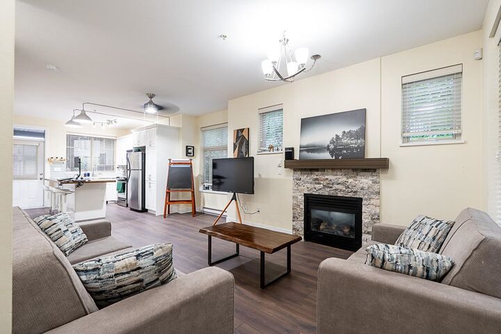 19478 65 Avenue 27 — photo 1