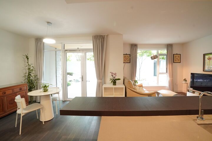 Property Photo: 375 W 59th Avenue 102 BC V5X 0J4