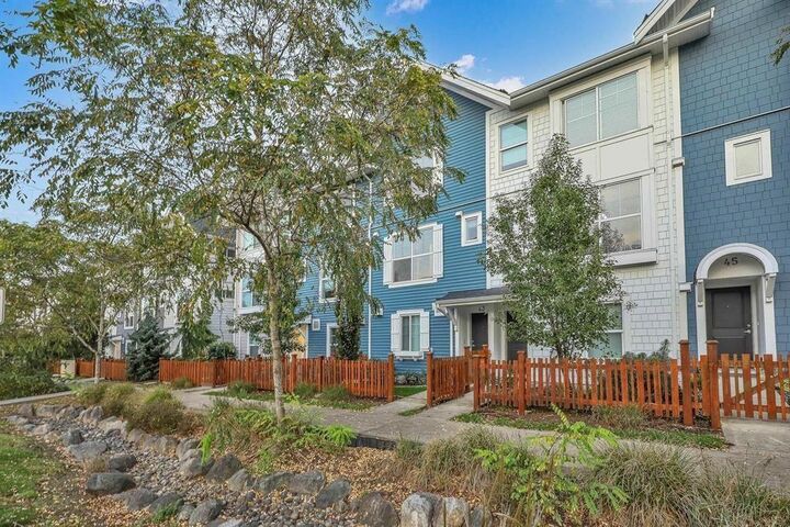 20451 84 Avenue 43 — photo 1