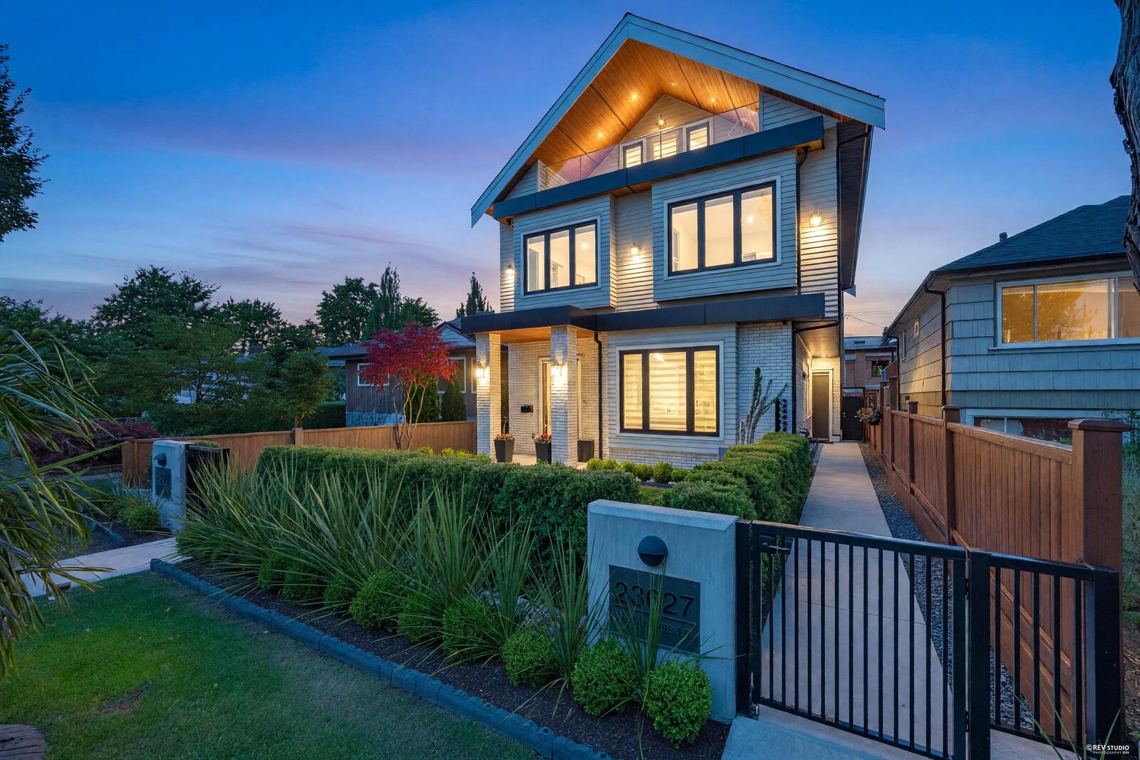 Property Photo: 3627 E 45th Avenue 2 BC V5R 3G6