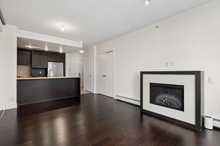 Property Photo: 1320 Chesterfield Avenue 1208 BC V7M 0A6