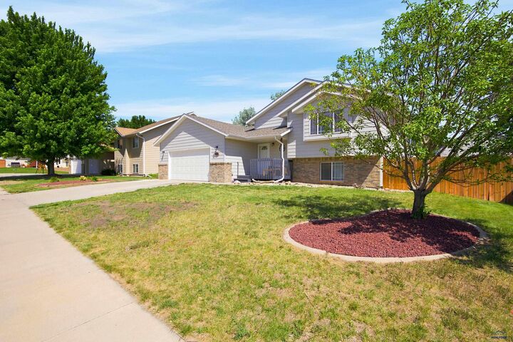 Property Photo: 548 Field View Dr SD 57701