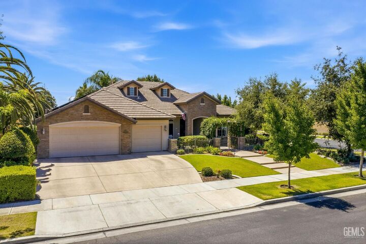Property Photo:  403 Stone Cross Drive  CA 93312 