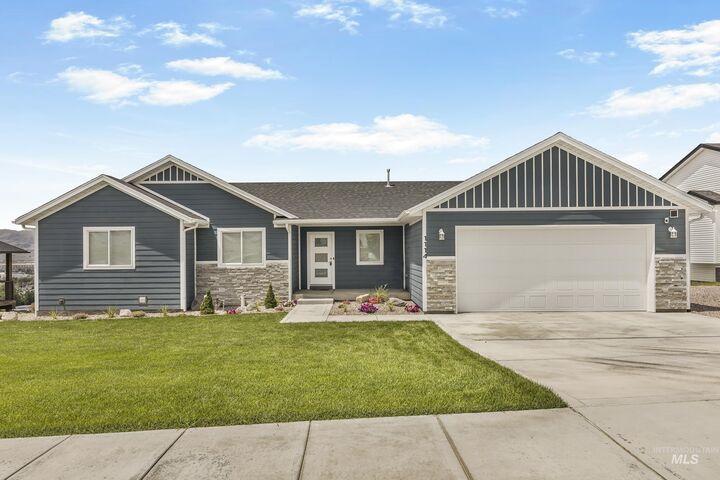 Property Photo: 1114 Dolostone Dr ID 83201