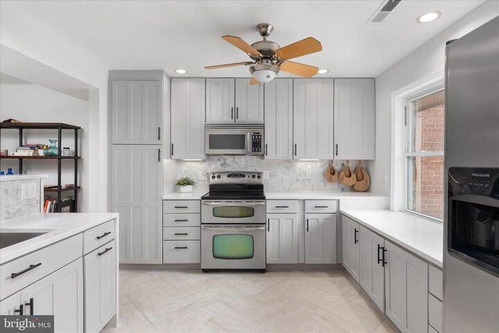 Property Photo: 8174 Electric Avenue VA 22182