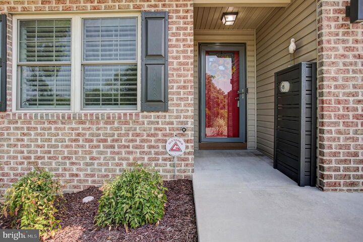 Property Photo:  625 Shook Court W  PA 17225 