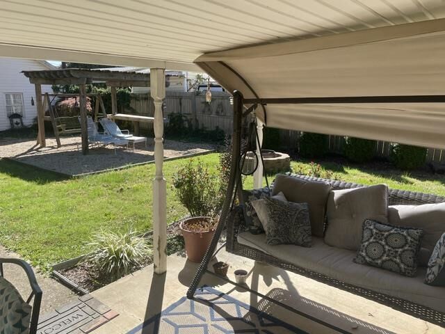 Property Photo:  420 Laurel Ave S  VA 22980 