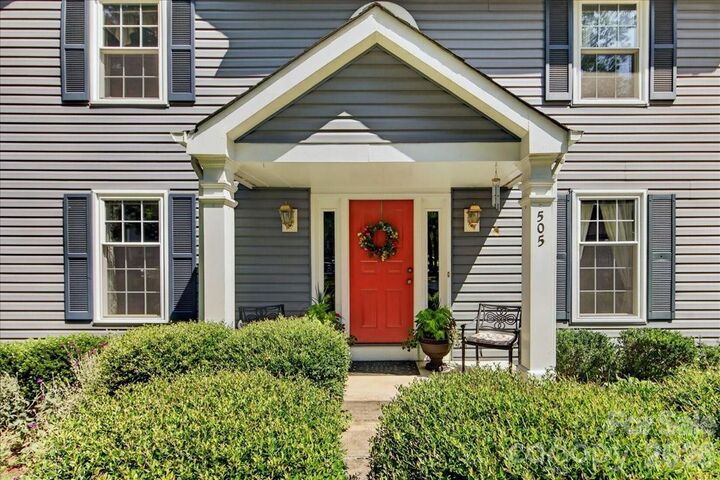 Property Photo: 505 Glen Ellyn Court NC 28213