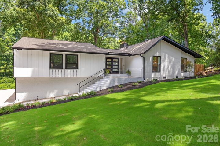 Property Photo:  2600 Vardall Court  NC 28226 