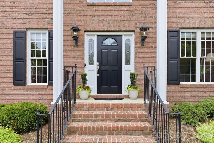 Property Photo: 7011 Edenderry Drive NC 28270