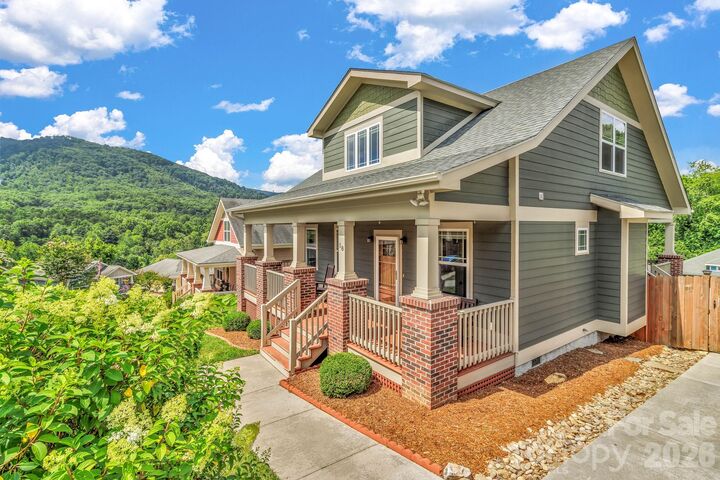 Property Photo:  18 Byrdcliffe Lane  NC 28805 
