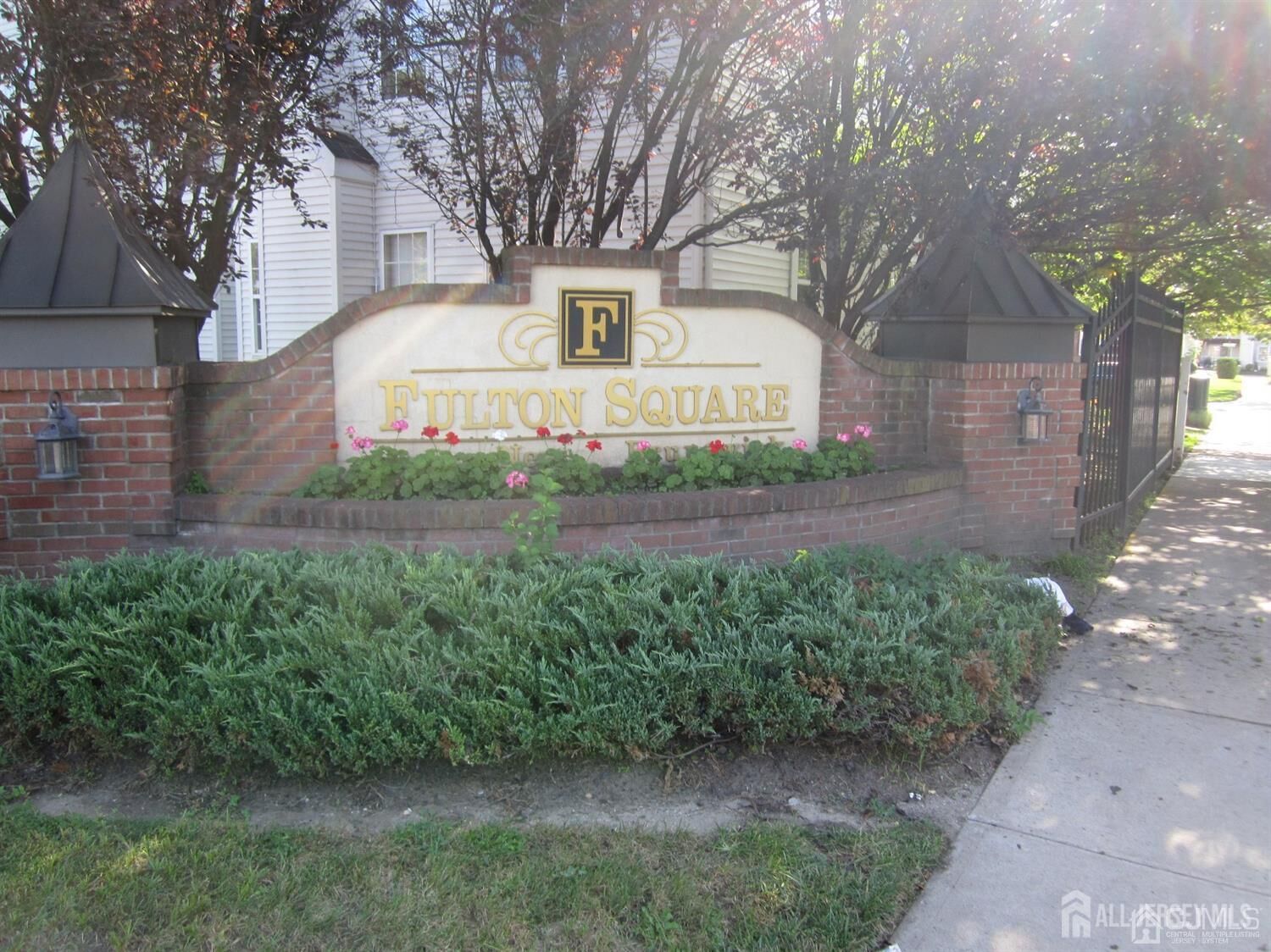 Property Photo:  835 Cedar Court  NJ 08901 
