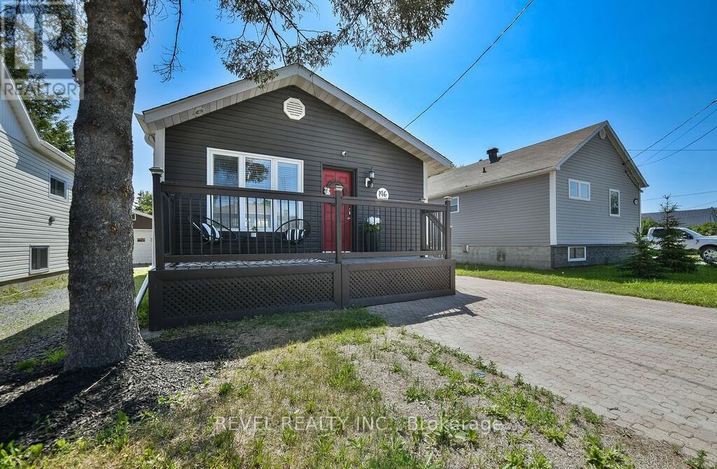 Property Photo:  146 Cameron Street North  ON P4N 5B7 