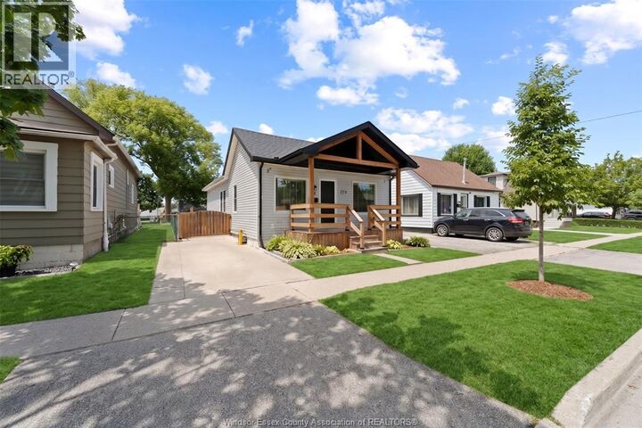 Property Photo:  729 William St.  ON N8N 2A2 