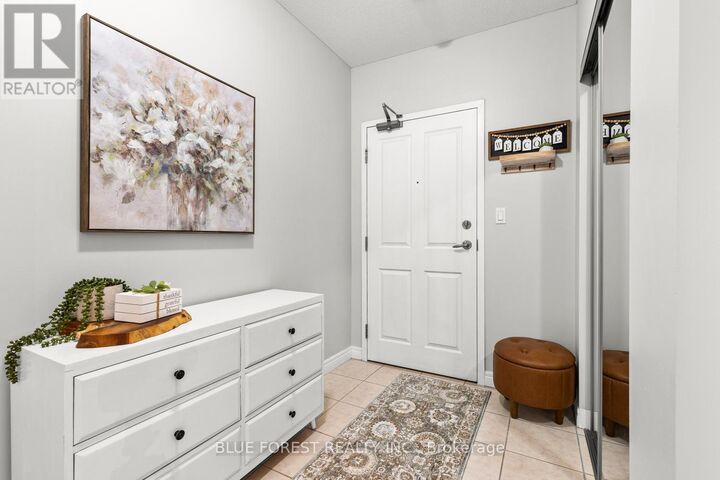 Property Photo: 353 Commissioners Road West 501 ON N6J 0A3