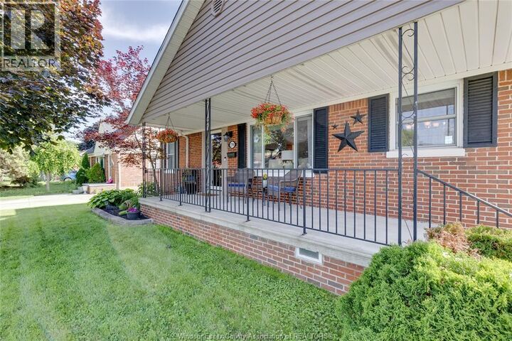 Property Photo:  2790 Randolph Avenue  ON N9E 3C9 