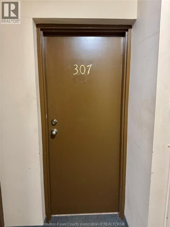 Property Photo:  2035 University Avenue West 307  ON N9B 1E1 