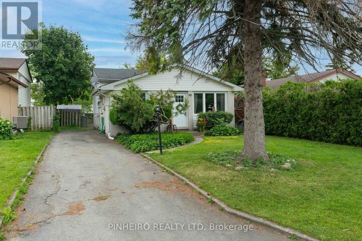 15 Villeneuve Crescent — photo 1