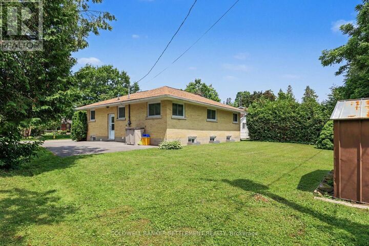 Property Photo: 6 Glenview Crescent ON K7H 2L2