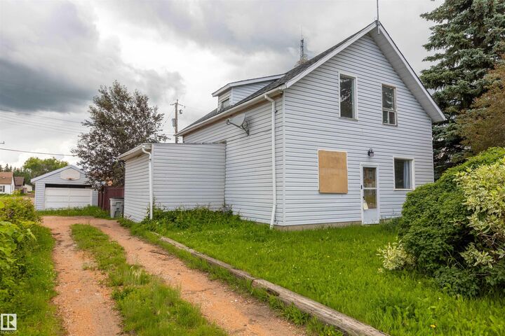 5016 49 Street — photo 1
