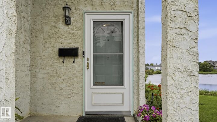 Property Photo:  9505 176 Street NW 17  AB T5T 5Z4 