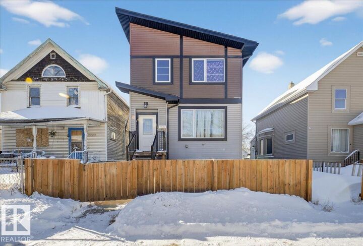 Property Photo: 11616 82 Street NW 1 AB T5B 2V8