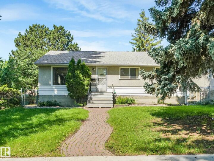 Property Photo:  12418 125 Street NW  AB T5L 0T1 