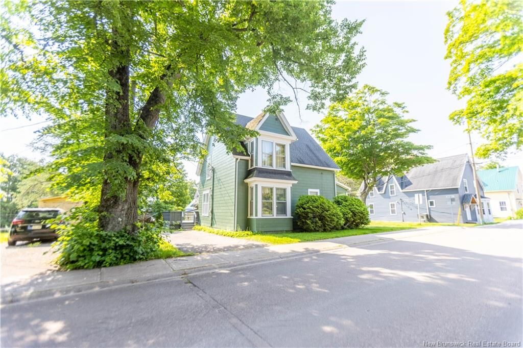Property Photo:  33 Weldon Street  NB E4L 4N5 