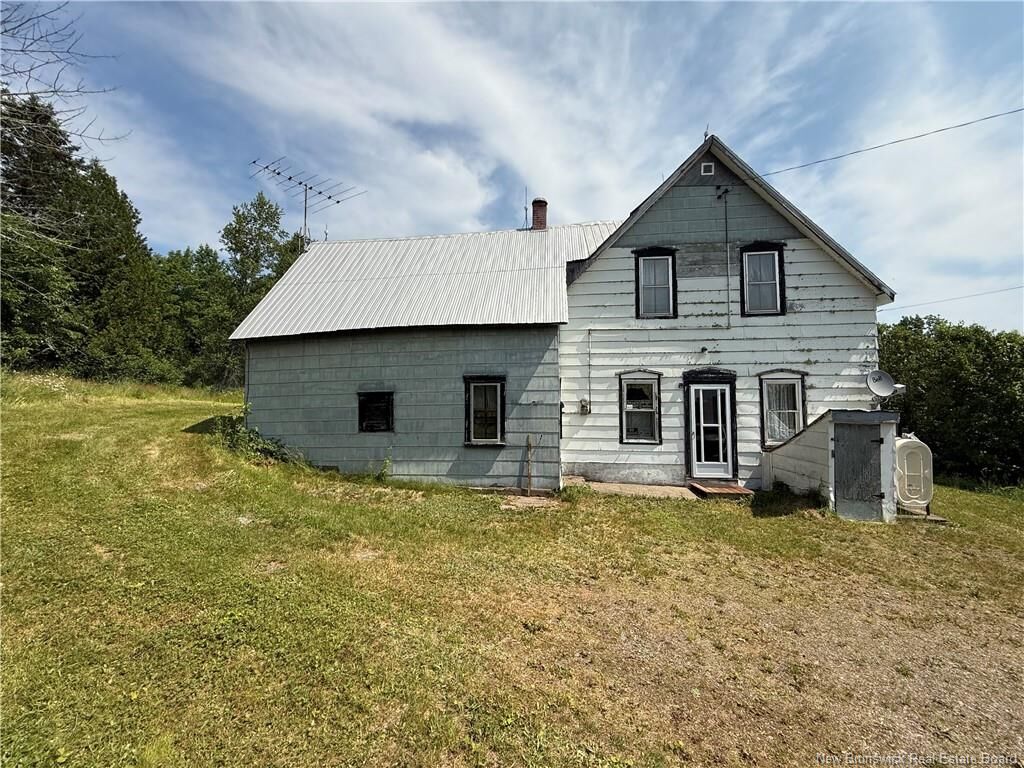 Property Photo:  112 West Tennants Cove Road  NB E5T 3G4 