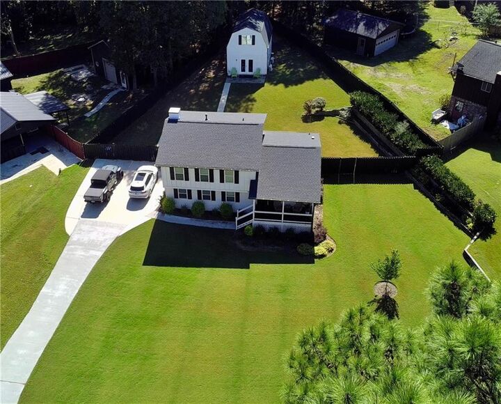 Property Photo: 880 The Circle GA 30043