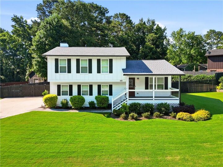 Property Photo:  880 The Circle  GA 30043 