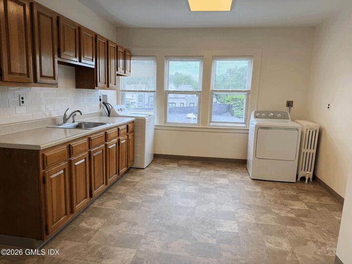 Property Photo:  74 Hamilton Avenue 3  CT 06830 