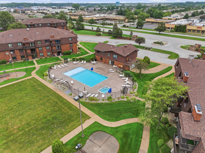 Property Photo: 2023 W 45th Street 104 IN 46322