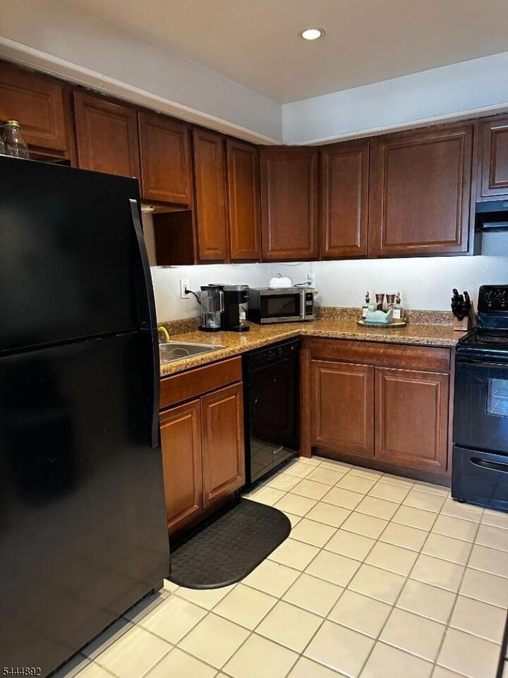 Property Photo:  520 Turnpike C218  NJ 07444 