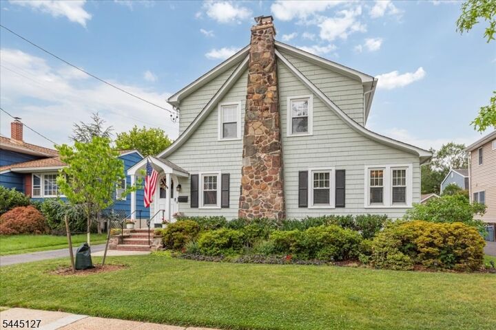 Property Photo:  8 Oak Ln  NJ 07016 