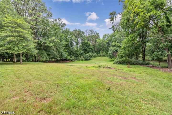 Property Photo:  6 Orchard Dr  NJ 07076 