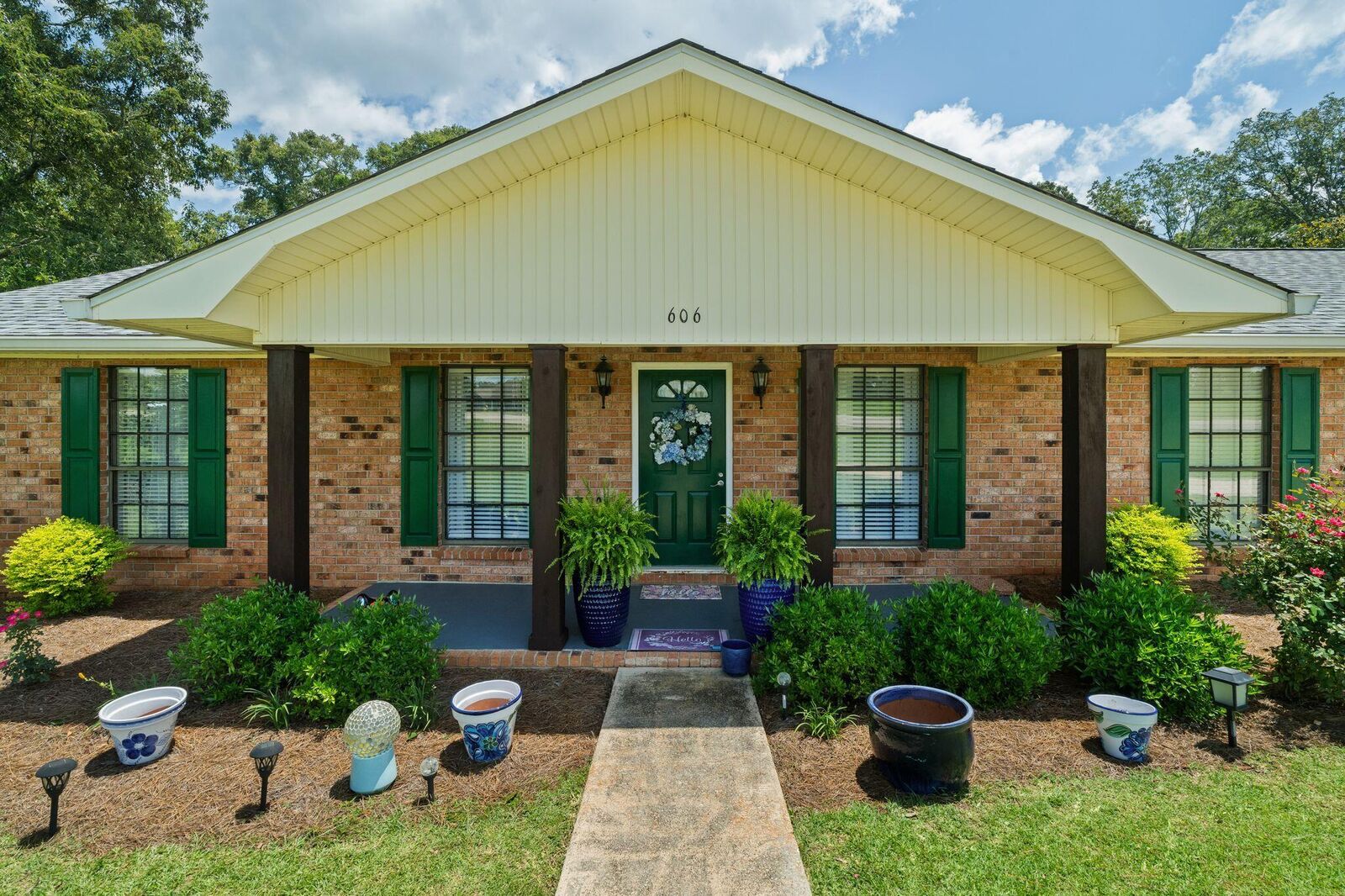 Property Photo:  606 Pierce Rd.  MS 39429 