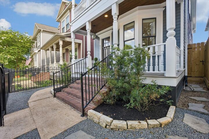Property Photo: 634 W 17th Street TX 77008