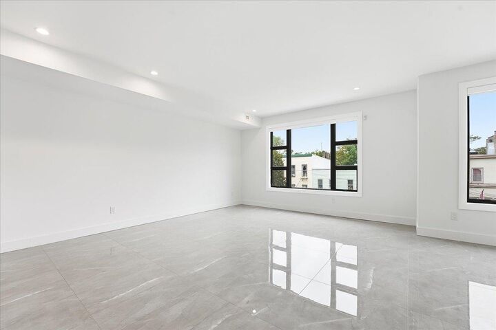 Property Photo:  290 Griffith St 201  NJ 07307 