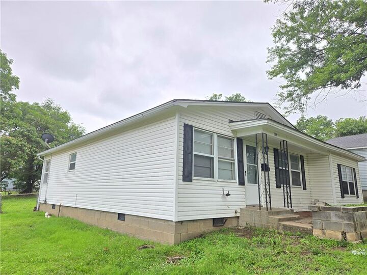 Property Photo:  1309 W Martin Street  KS 67337 