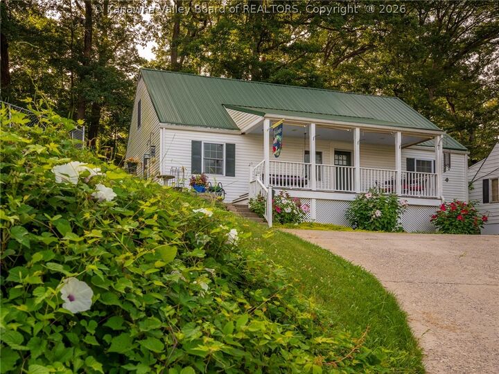 Property Photo:  1313 Oakmont Road  WV 25314 