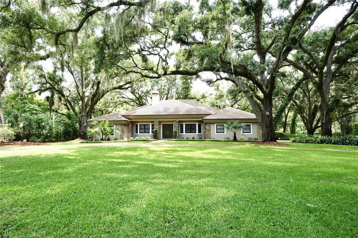 Property Photo:  15717 E Oakland Avenue  FL 34787 