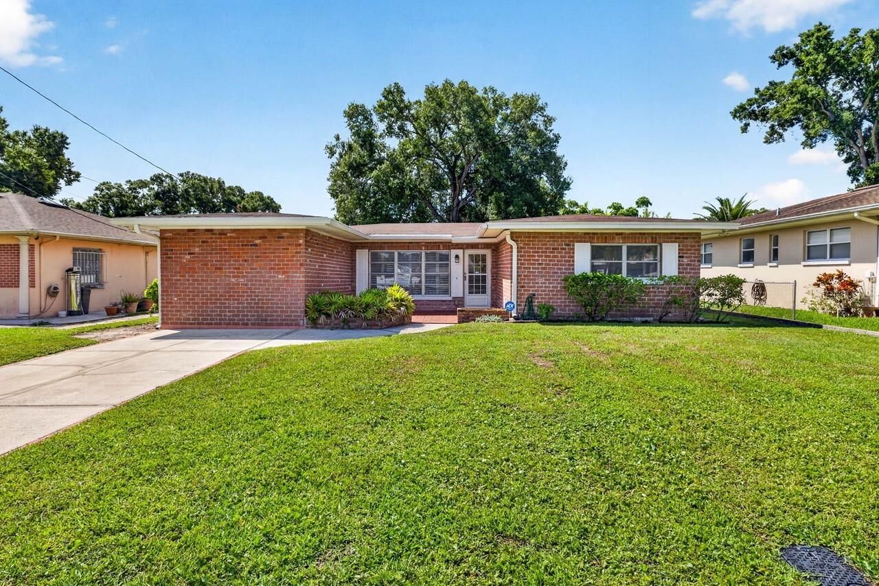 Property Photo: 1912 W Saint Isabel Street FL 33607