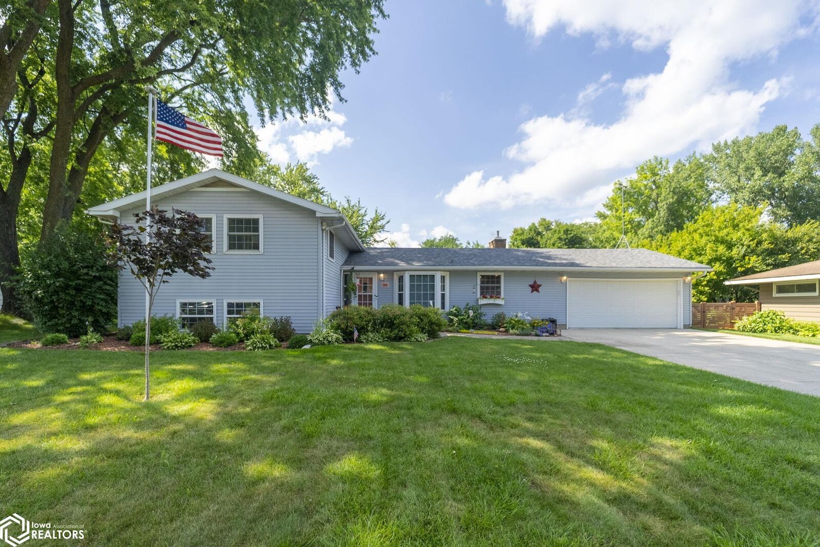 Property Photo: 38 Country Circle IA 50401