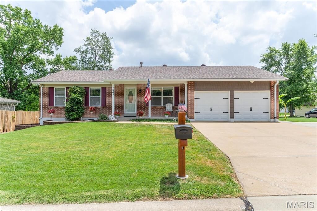 Property Photo: 1308 Cave Springs Estate Drive MO 63376